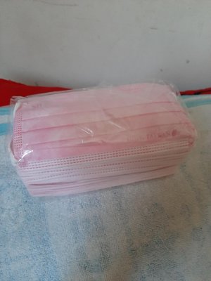 全心全益_上好防護口罩粉紅色50入有鋼印台灣製造售價399元