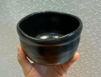z日本黑樂燒手作抹茶碗，厚胎厚釉。黑色天目釉非常溫潤。全新。
