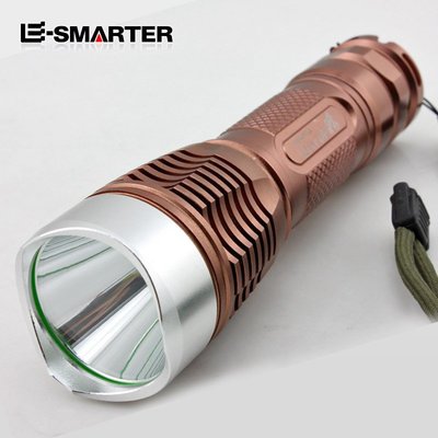 現貨手電筒戶外照明工具M10-T6升級 L2 LED 強光手電筒 26650充電遠射正品廠家