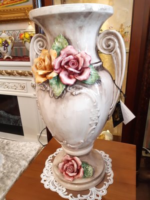 義大利進口骨瓷雙耳玫瑰花瓶……(送精美蕾絲小桌巾)