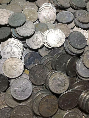 【二手】 香港伊麗莎白大一元硬幣 1960年–1975年 通貨品相 單1745 錢幣 紙幣 硬幣【經典錢幣】