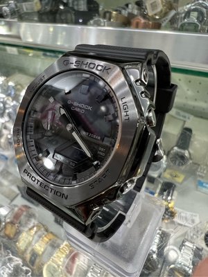 【金台鐘錶】CASIO卡西歐 G-SHOCK 超人氣的八角(黑x金屬) 農家橡樹 GM-2100BB-1A