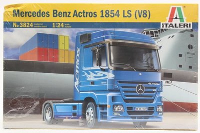 【統一模型】ITALERI《Mercedes Benz曳引卡車Actros 1854 LS V8》1:24 # 3824【缺貨】