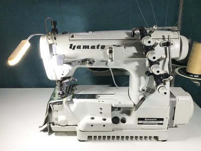 工業縫紉機，日本制 雅滿桃三本車 三針5線 適合各種布料的 無聲直驅馬達110v 桌板60cm 車袖口，下擺及包邊