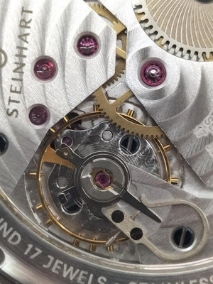 瑞士製造神赫手錶,錶徑47mm,不鏽鋼材質，鑽石龍頭，錶殼有獨立編號；ST1機芯（正eta 6497升級版）,同心圓日內瓦波紋打磨,砝碼平衡擺輪；保單盒子都有