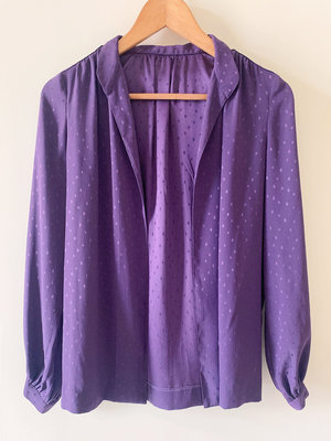NANA 日本古著 絲質綢緞 微珠光點點 長袖襯衫 無釦 罩衫 日式紫堇深紫色