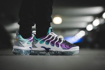 air vapormax plus grape