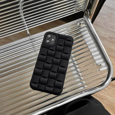 熱銷 小眾高級感黑色立體編織紋手機殼適用iPhone14 12 11pro max蘋果13promax潮11 7 8pl