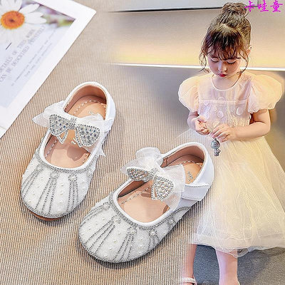 女童公主鞋 女童水晶鞋夏季新款兒童珍珠水鑽蝴蝶結表演淺口小皮鞋 NLBK