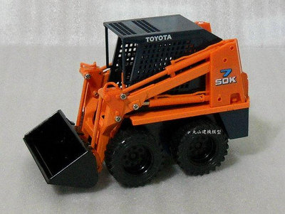 [丸山建機模型店]---絕版品TOYOTA SDK7 1/22 山貓鏟裝機模型