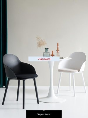 現貨北歐餐椅家用帶扶手塑料靠背椅子現代簡約軟包絨布坐墊網紅化妝椅