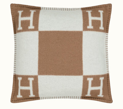 [預購/現貨］ Hermes Avalon pillow small model 愛馬仕焦糖金棕色抱枕 羊毛 cashmere 專櫃缺貨款 送禮首選 枕頭
