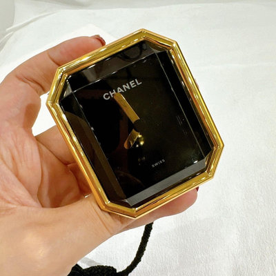 稀有Chanel vintage 方糖錶流蘇立鐘。超級稀少，尺寸6.5-5.5。流蘇長20。有正常使用痕跡。走時正常，當擺飾也很好看
