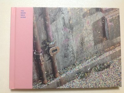 ～拉奇音樂～BTS 防彈少年團  YOU NEVER WALK ALONE 二手保存良好片況新 附立牌 韓國版。粉紅。