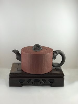 《二十五年經典宜興紫砂壺》報松壺、260cc、$1350