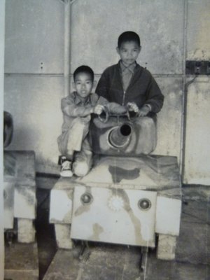 191124~兒童樂園~嗎~電動戰車~老玩具~相關特殊(一律免運費---只有一張)老照片