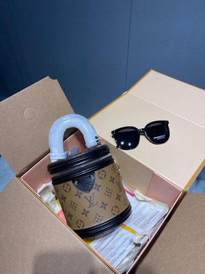 【二手】尊享版 Louis Vuitton 款號M43986黃花 VANITY 手袋 借