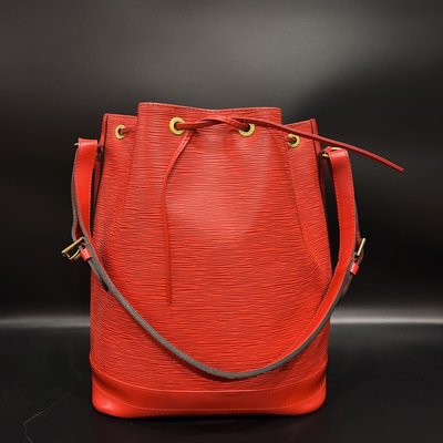 【哈極品】美品《Louis Vuitton LV 紅色EPI水波紋 大水桶包/側肩包/斜背包   》