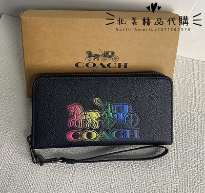 北美精品代購美國直郵 COACH C7458 2023新款 全新彩色大馬車LOGO 女生拉鏈皮夾 女士長夾 手腕錢包 牛皮手抓包 多卡位卡包 附購證