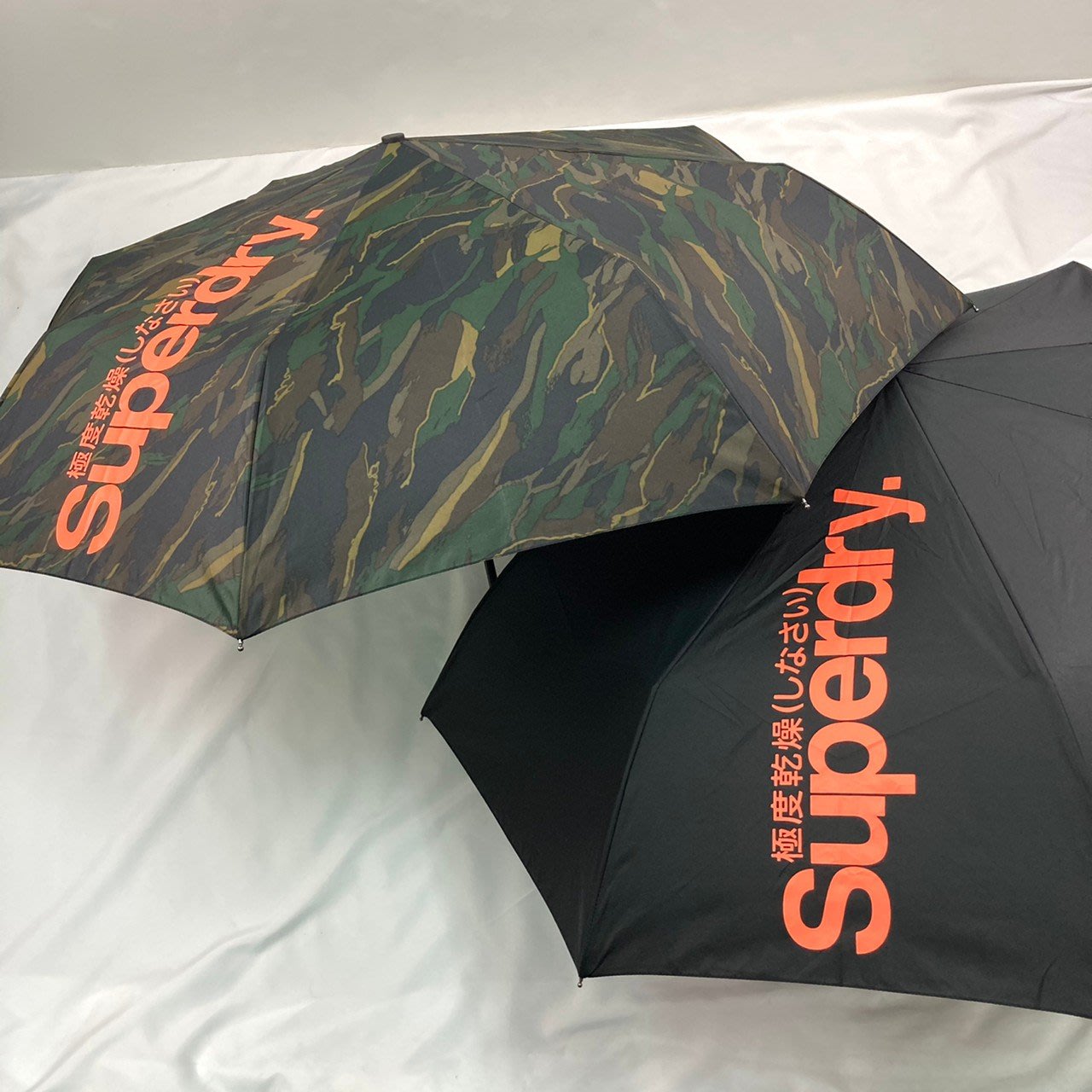 衝評8357DH1 雨傘極度乾燥摺疊傘現貨手動傘附傘套superdry 晴雨傘 