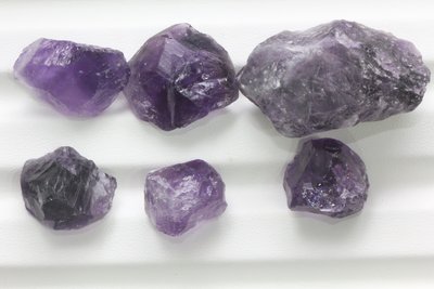 天然紫水晶原礦224ct 巴西賣場內有黃水晶 海藍寶 紅寶石 紫黃晶 藍寶石 蛋白石 紅石榴石 碧璽 鋯石