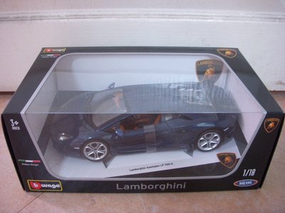 小猴子玩具鋪~㊣【Bburago】1:18合金模型車-藍寶堅尼Aventador LP700-4(深藍款)1360元/款