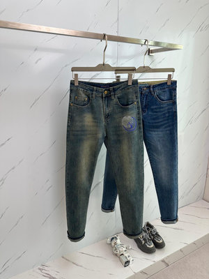 LV 官網專柜同步有售，，超級有范兒的一款牛仔褲，水洗牛仔面料，獨特設計，頂級印花工藝字母圖案logo，五金 NO55452