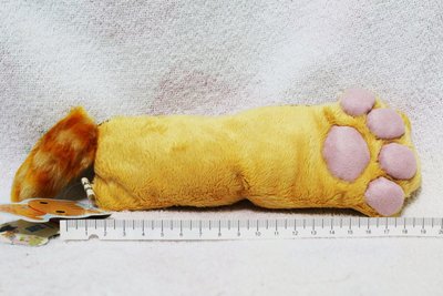 【售完】 SAN-X 超可愛 毛茸茸 靴下貓 襪子貓 小襪貓2011年 小虎斑 黃貓貓手掌 瘦長筆袋 (粉色肉墊)