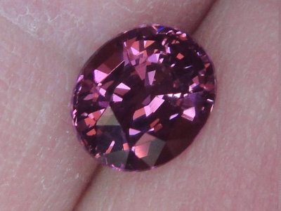 1.94cts天然橢圓形紫紅色馬拉亞石榴石-Malaya Garnet
