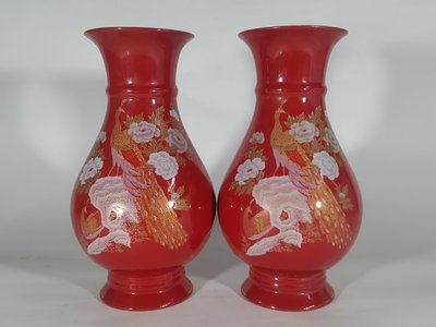 [銀九藝] 早期大鶴陶瓷 高~22公分 辣椒紅 孔雀花瓶 佛桌花瓶一對