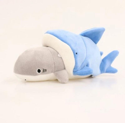 日本商品 現貨 郊遊小鯊魚🌊鯊魚 睡衣 睡袋 布偶🌊小鯊魚出門趣 小鯊魚郊遊去 娃娃 玩偶