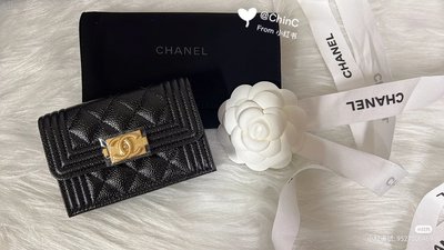 【已售】現貨❤️日本專櫃購證正本香奈兒CHANEL BOY 三折短夾 黑金 荔枝皮革 零錢包 卡夾