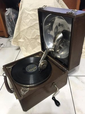英國製DECCA 古董手提桌上型留聲機(使用78轉電木唱片)