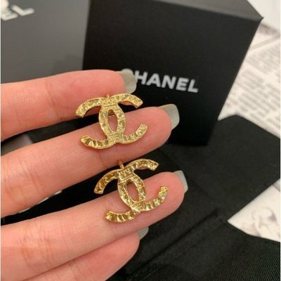 【二手】Chanel 金色 雙C LOGO 古埃及 壓印圖騰 夾式 耳環