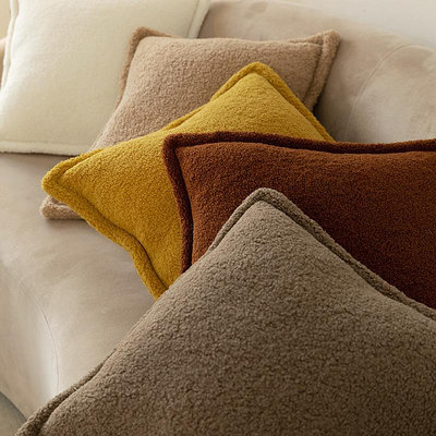 現代簡約沙發靠背顆粒羊毛絨汽車抱枕秋冬新床頭靠墊軟包床上靠枕