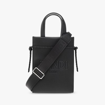[全新真品代購-S/S23 新品!] FENDI LOGO 黑色紋理皮革 小款 托特包 / 側背包 / 斜背包