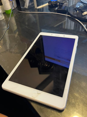 二手 SAMSUNG Galaxy Tab A 8.0 SM-T295 4G可通話平板電腦 底下一點點裂開