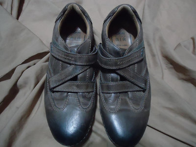 Clarks Air 淺灰棕色魔鬼氈真皮休閒鞋,UK7.5,鞋內長28cm,少穿降價大出清