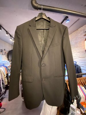 絕版Burberry black label 西裝外套肩寬44cm 胸寬50公分 衣長含領78￼￼ 袖子長約六九公分￼只有一件 原價20000 特4980