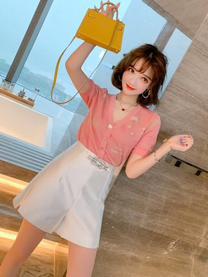 TANG KOREA-提花亮絲針織T恤+立體裝飾腰頭顯瘦短褲套裝