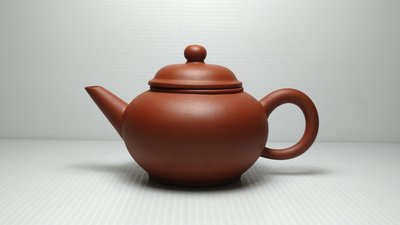 雅品壺~早期紅泥標準壺 中國宜興  #E072