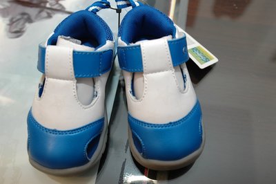 正品全新 combi 12.5/15.5 藍白色涼鞋