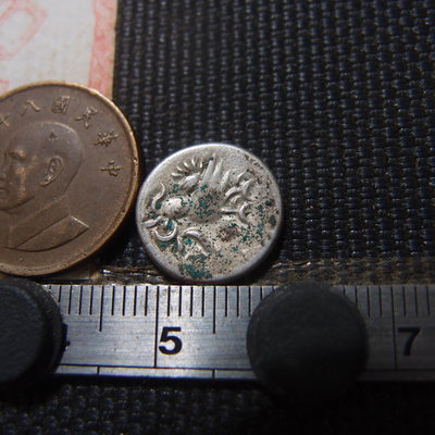 【錢幣鈔】1840-60年 柬埔寨 小鳥銀幣1.6g (老包-附壓克力小收藏盒)