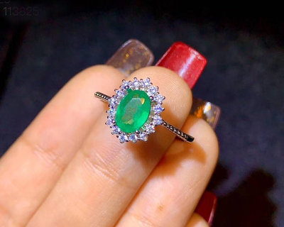 【祖母綠戒指】天然祖母綠戒指 色澤翠綠明艷 晶體好 火彩閃耀 優雅圍鑽