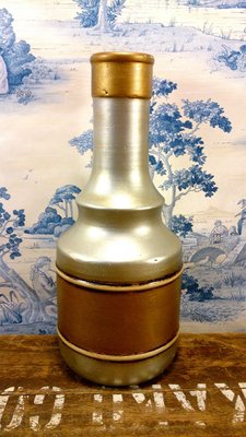 金色壁掛式花瓶：花瓶 壁掛式 居家 家飾 裝潢 擺飾 設計 收藏 禮品