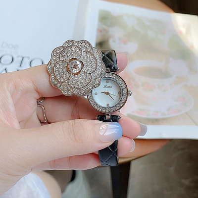 熱銷 詩高迪山茶花時尚氣質女士手錶腕錶女高級感翻蓋個性鋼錶帶女錶209 WG047