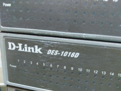 172（3C）D-Link DES-1016D 高階 Switch 交換器 功能正常 路由器 分享器 網管 品相如圖（）