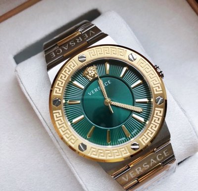 VERSACE Greca Logo 金色配綠色面錶盤 銀色不鏽鋼錶帶 石英 女士手錶 VEVH00720