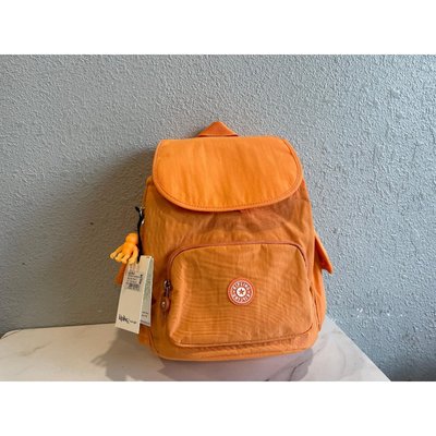 全新 Kipling 猴子包 CITY PACK 中號 K15635 杏黃色 翻蓋休閒旅遊包雙肩背包 後背包 書包