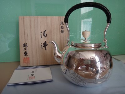 日本銀川堂  純銀茶壺  湯沸(日本美人+生花)  重約500公克  容量約800cc(台中面交可)